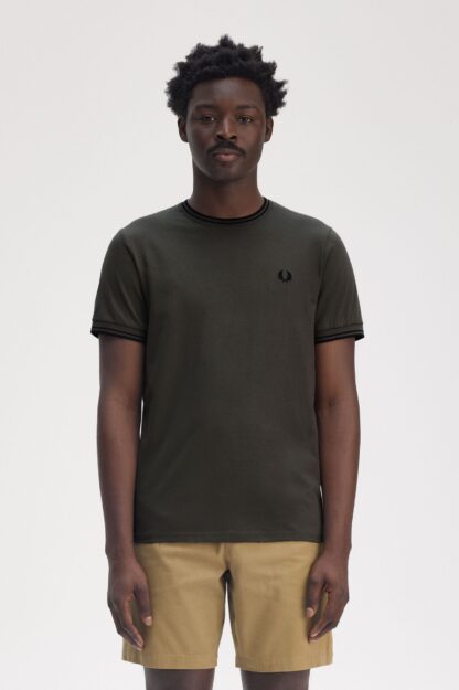 Camiseta Fred Perry Ribete Verde - Imagen 7