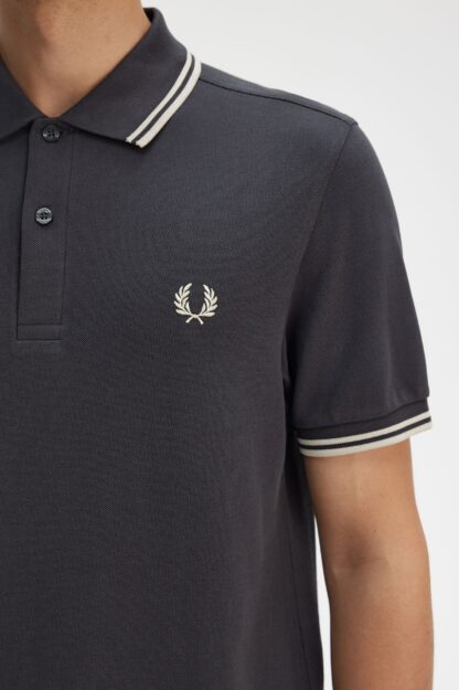 Polo Fred Perry M3600 Gris - Imagen 16