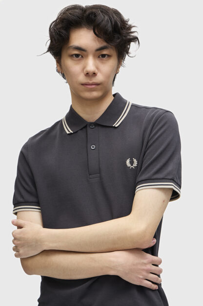 Polo Fred Perry M3600 Gris - Imagen 8