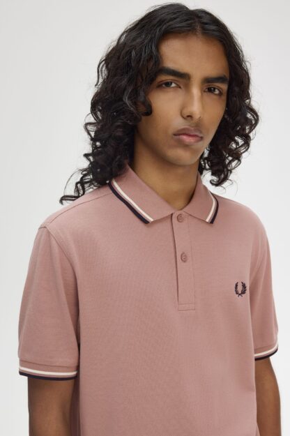 Polo Fred Perry M3600 Rosa - Imagen 3