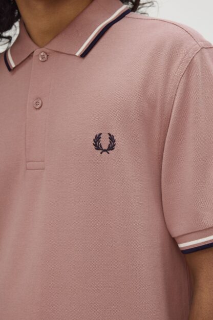 Polo Fred Perry M3600 Rosa - Imagen 4